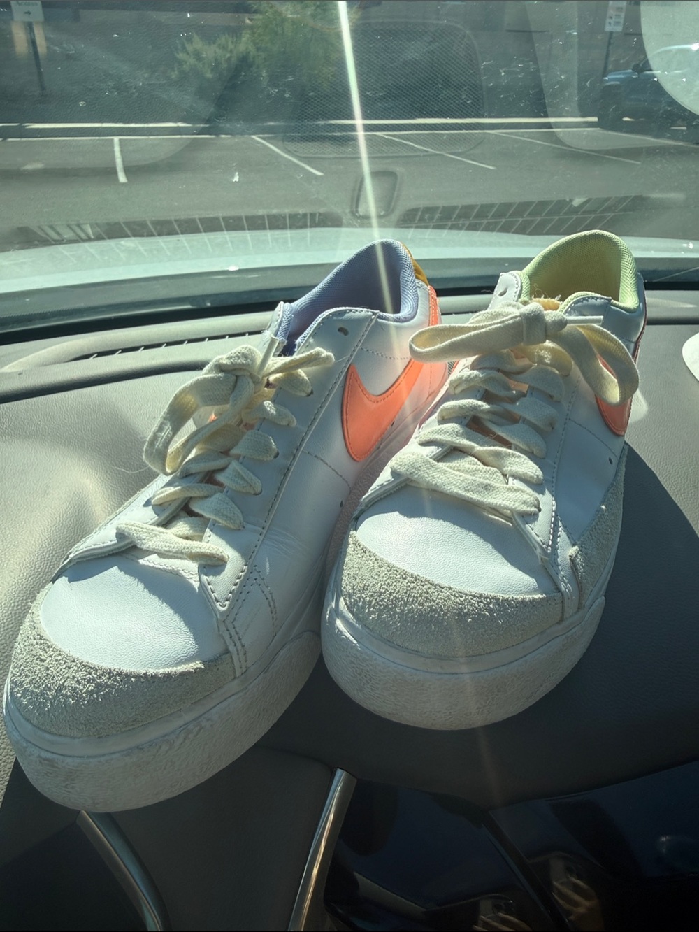 Nike Men White Sneakers with Coral Swoosh eur 40